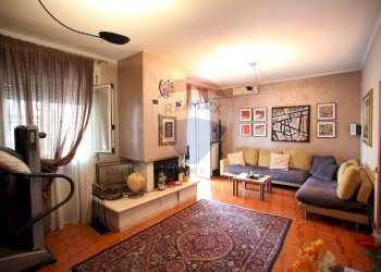 Soggiorno - Three-room apartment via Celadina
 
28, Gorle - photo 3