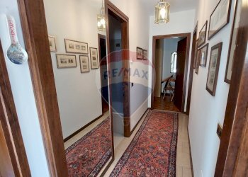 Hall / corridoio - Trilocale Bianzano - foto 19