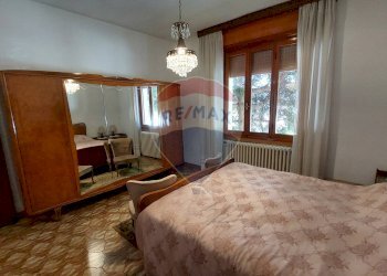 Camera / camera da letto - Casa indipendente Endine Gaiano - foto 26