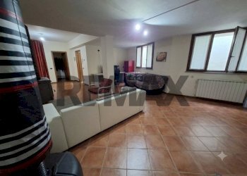 Soggiorno - Semi-detached house via tironega
 
38, Endine Gaiano - photo 34