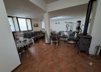 Soggiorno - Semi-detached house via tironega
 
38, Endine Gaiano - photo 37