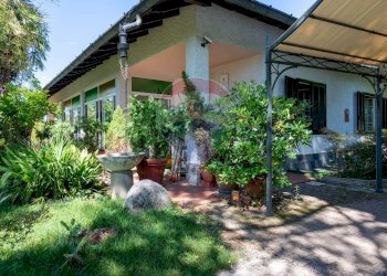 Casa all\'aperto - Villa Via Giotto 8, Agrate Conturbia - foto 15