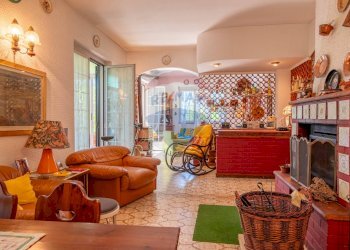 Soggiorno - Villa Via Giotto 8, Agrate Conturbia - foto 17