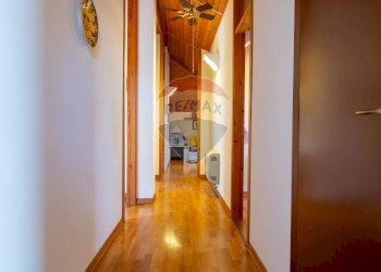 Hall / corridoio - Villa Via Giotto 8, Agrate Conturbia - foto 28