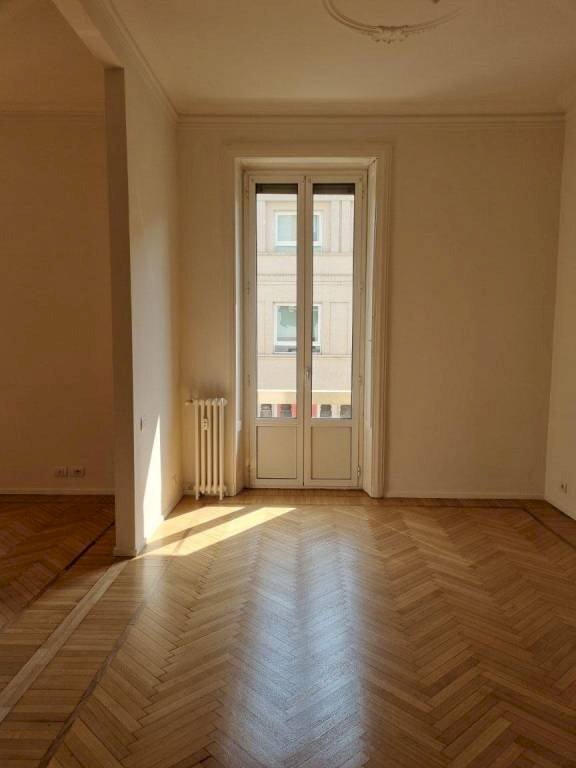 Stanza non arredata - Apartment piazza Santa Maria Beltrade, Milano - photo 3