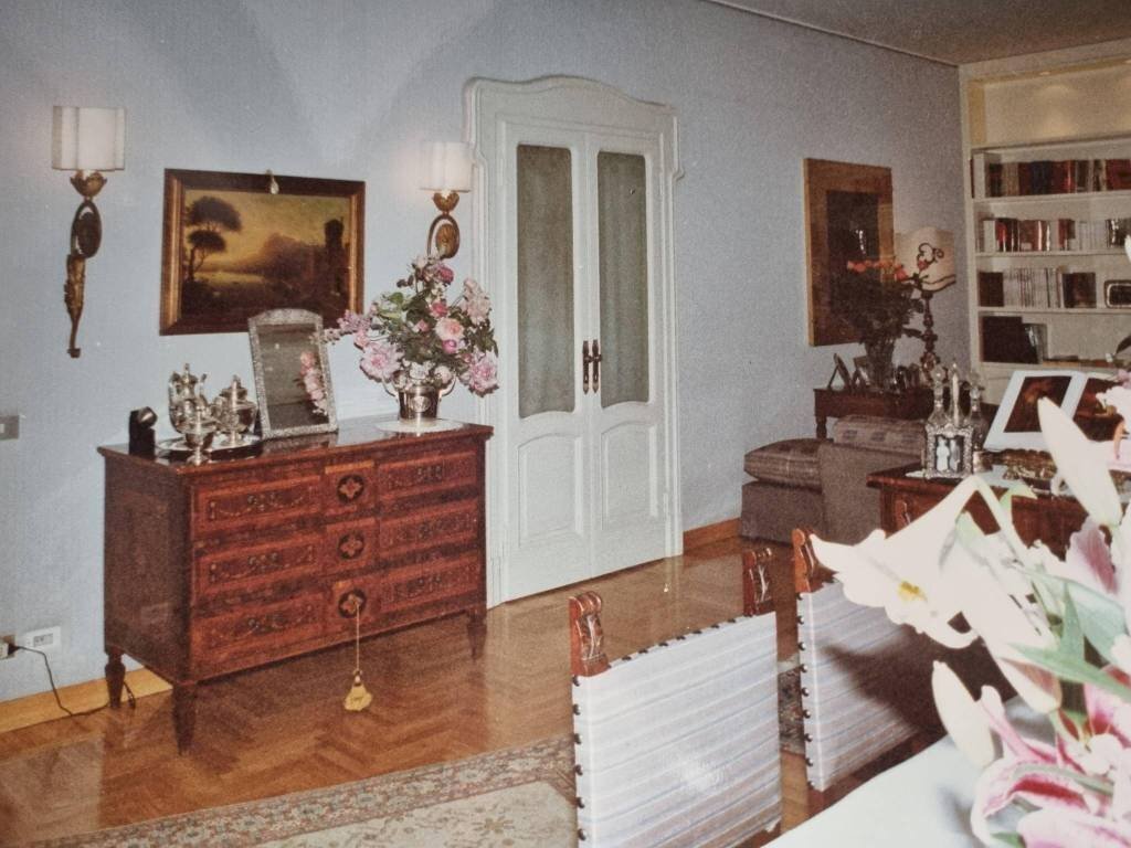 Salone - Four-room apartment via Fontana, Milano - photo 2