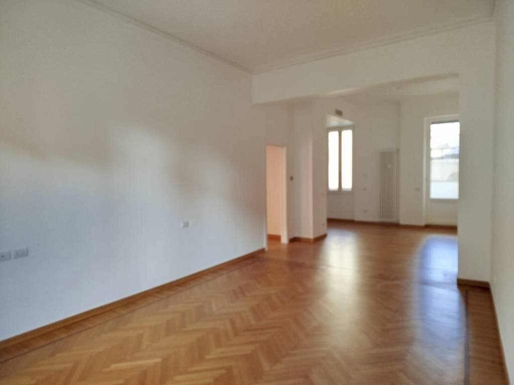 Stanza non arredata - Four-room apartment piazza Santa Maria Beltrade, Milano - photo 2