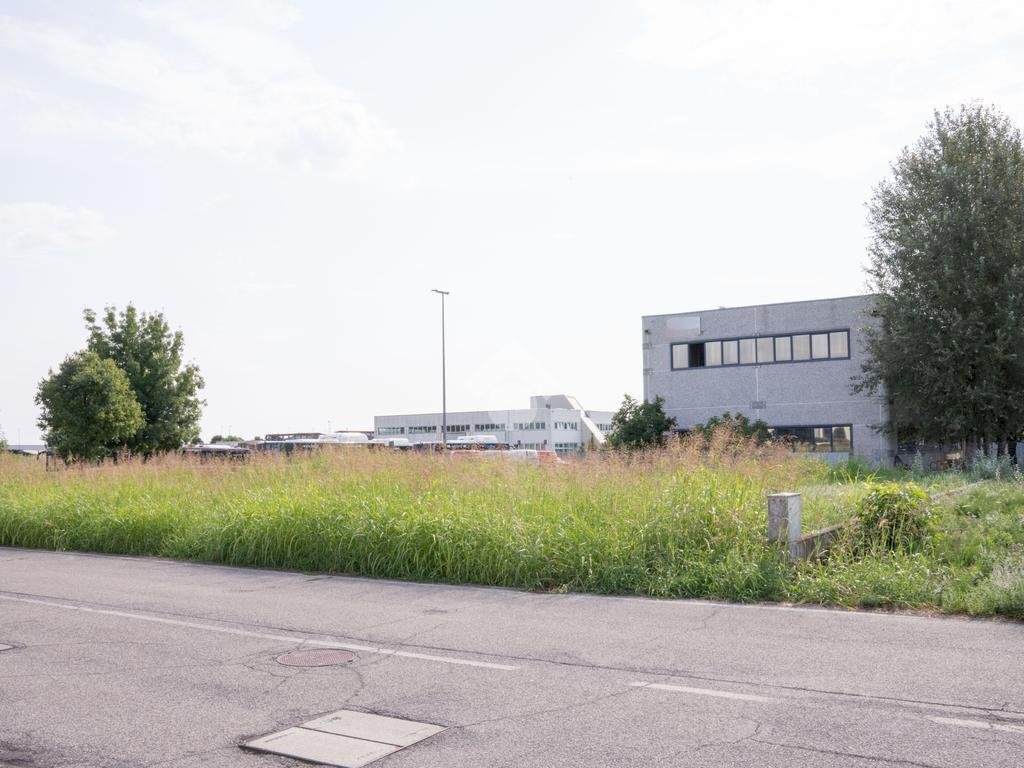 Building land via Ungheria, Cento - photo 1