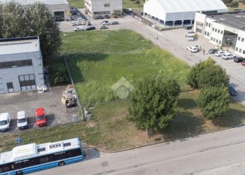Building land via Ungheria, Cento - photo 4