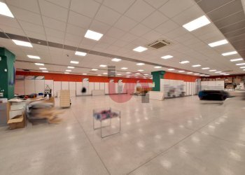 Foto 1 - Commercial Premises Benevento, Benevento - photo 1