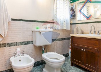 Bagno - Casa indipendente Via XXXI Maggio
 
19-21, Catania - foto 44