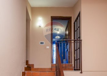 Scale - Casa indipendente Via XXXI Maggio
 
19-21, Catania - foto 37