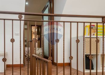 Scale - Casa indipendente Via XXXI Maggio
 
19-21, Catania - foto 14