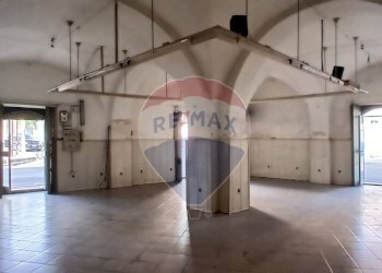 Stanza vuota - Locale Commerciale Via Diana
 
145, Fiumefreddo di Sicilia - foto 1