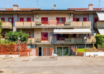 Edificio all\'aperto - Villa a Schiera via G. D'annunzio
 
13, San Giovanni la Punta - foto 10