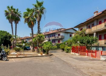 Edificio all\'aperto - Villa a Schiera via G. D'annunzio
 
13, San Giovanni la Punta - foto 1