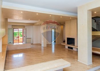 Soggiorno - Villa a Schiera via G. D'annunzio
 
13, San Giovanni la Punta - foto 2