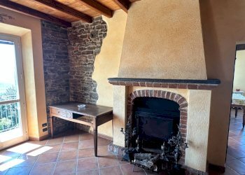 caminetto in salone - Independent house Piazza Castello
 
14, Cigliè - photo 11