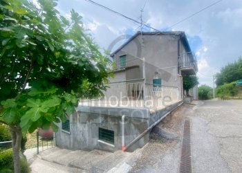Facciata - Casa indipendente via Monte di Pietracuta, 3, San Leo - foto 1