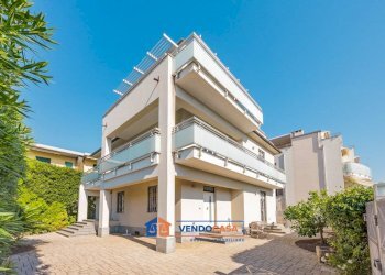 Independent house Loano - photo 1