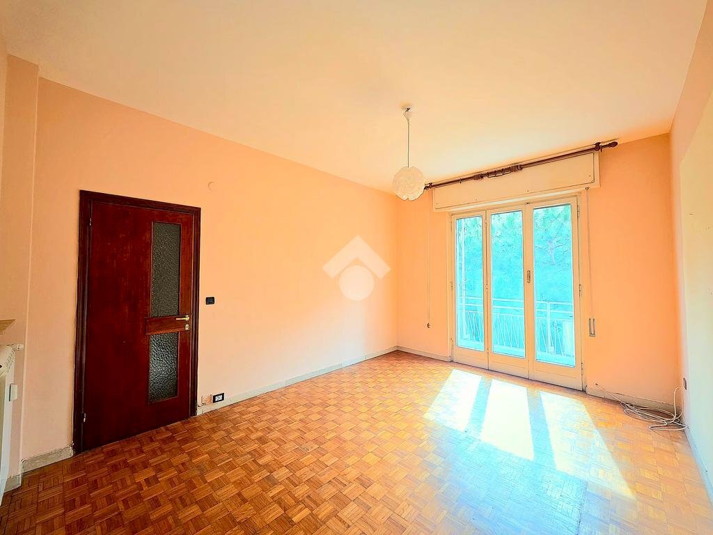 Three-room apartment Corso Tardy e Benech, Savona (neighborhood Santa Rita) - photo 2