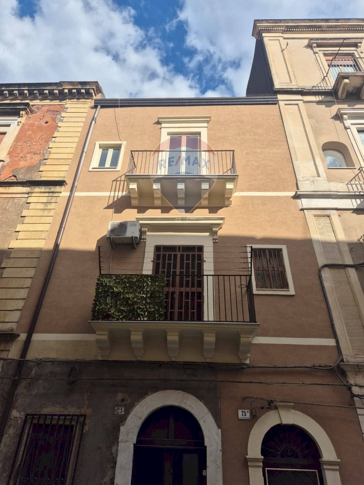 Edificio all\'aperto - Casa indipendente via fortino vecchio
 
25, Catania - foto 1