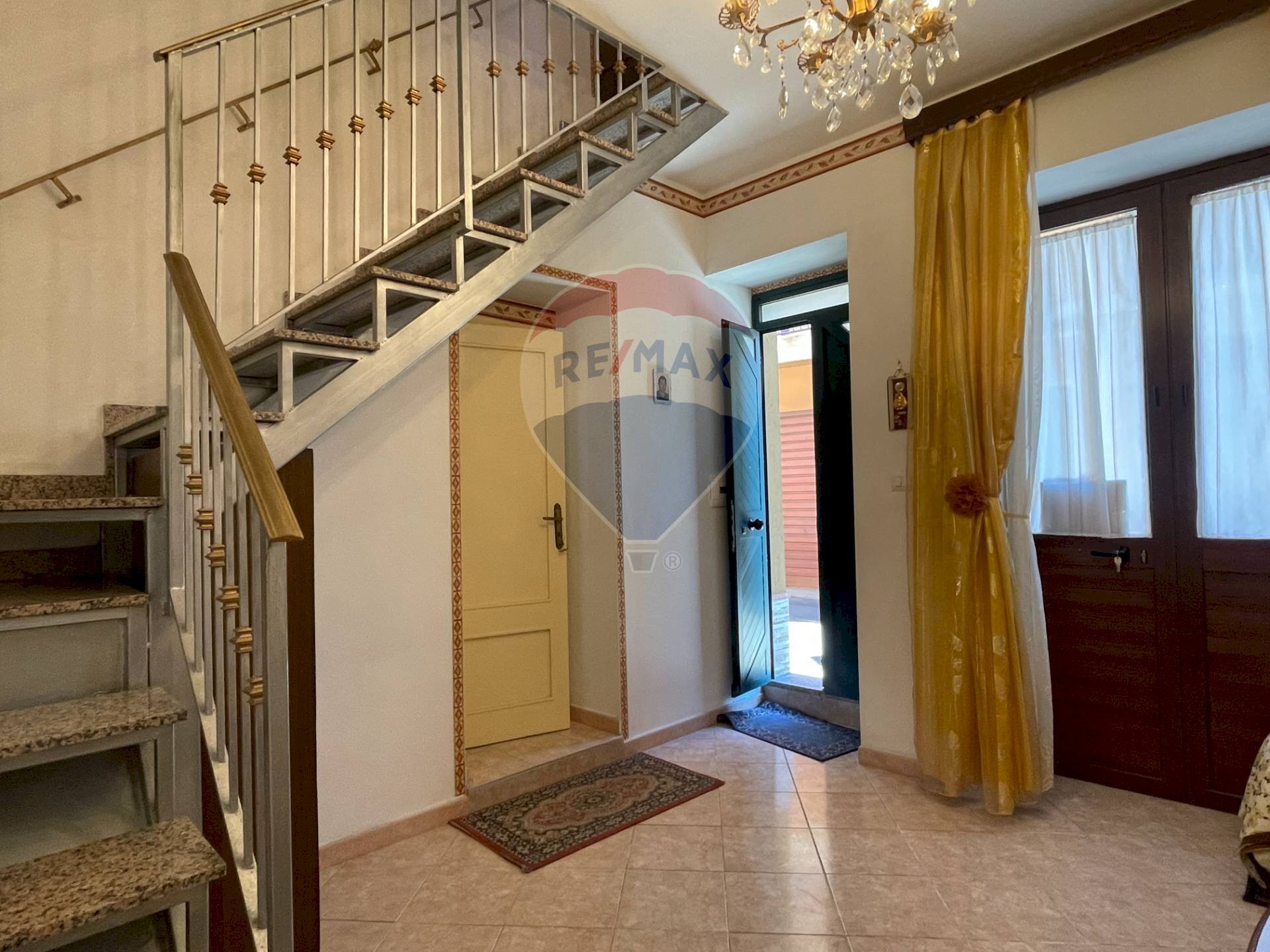 Scale - Casa indipendente via Diaz
88, Francavilla di Sicilia - foto 2