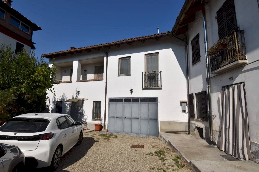 Cortile interno - Villa Bifamiliare via Giovanni Giobert, Mongardino - foto 1