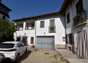 Cortile interno - Villa Bifamiliare via Giovanni Giobert, Mongardino - foto 1