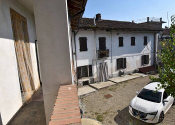 Cortile interno - Villa Bifamiliare via Giovanni Giobert, Mongardino - foto 3