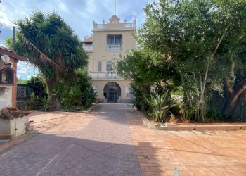 Cortile interno - Villa via Milioti, Carini - foto 2