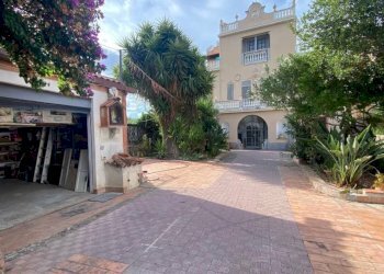 Cortile interno - Villa via Milioti, Carini - foto 4