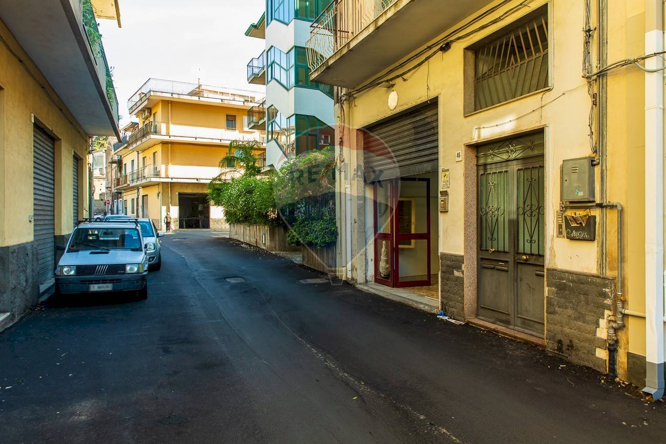Edificio all\'aperto - Laboratorio via Turchia
 
48, Acireale - foto 3