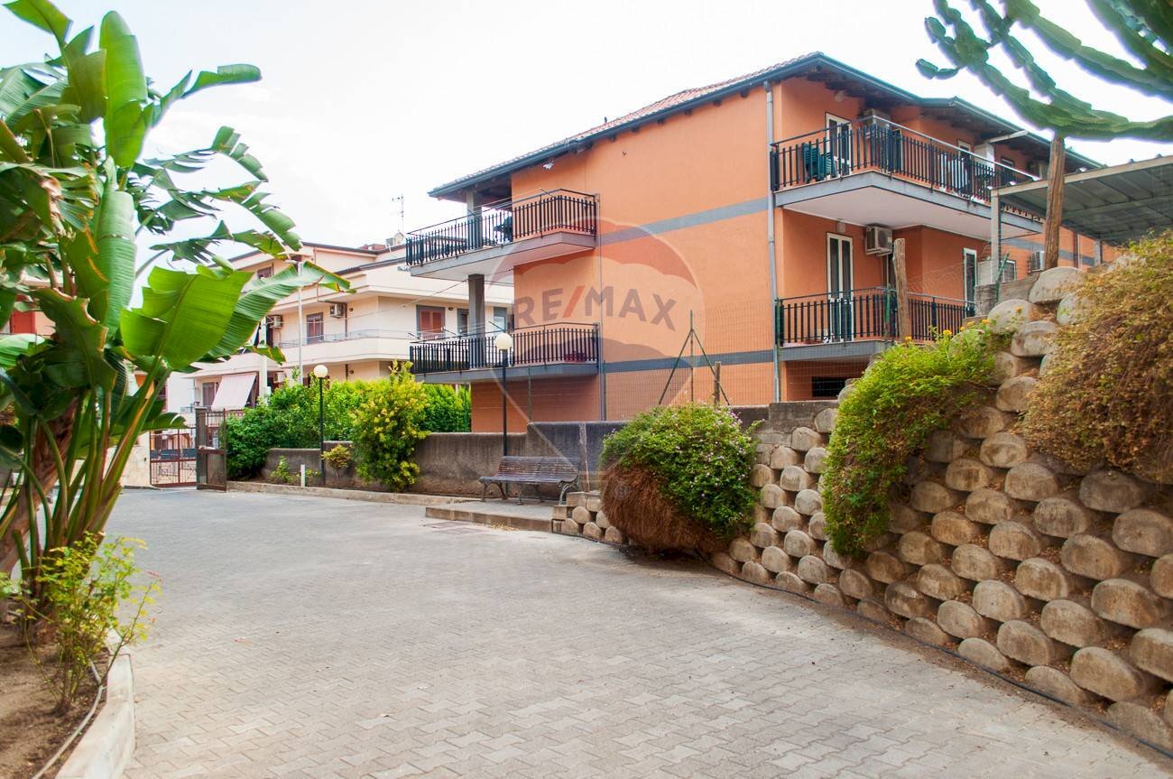 Edificio all\'aperto - Attico enrico toti
 
8, Motta Sant'Anastasia - foto 1