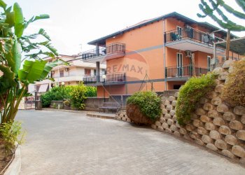 Edificio all\'aperto - Attico enrico toti
 
8, Motta Sant'Anastasia - foto 1