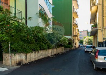 Edificio all\'aperto - Locale Commerciale via Turchia
 
48, Acireale - foto 1