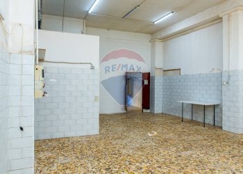 Stanza vuota - Locale Commerciale via Turchia
 
48, Acireale - foto 13