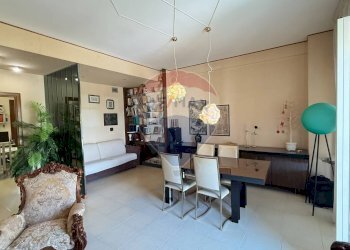 Sala da pranzo - Appartamento Via Alfonso Perrone
 
9, Vieste - foto 2