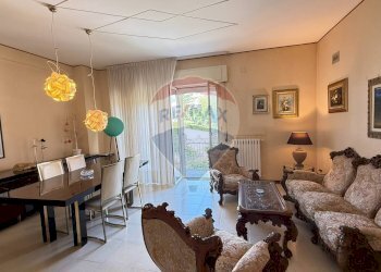 Sala da pranzo - Appartamento Via Alfonso Perrone
 
9, Vieste - foto 5