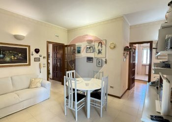 Sala da pranzo - Appartamento Via Alfonso Perrone
 
9, Vieste - foto 6