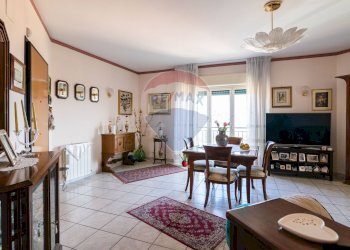 Sala da pranzo - Appartamento Via Peppino Impastato
 
39, Catania - foto 3