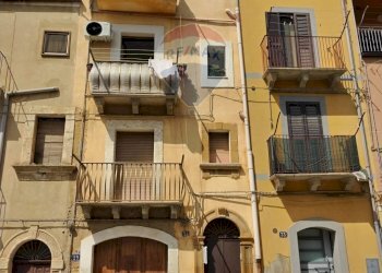 Edificio all\'aperto - Casa semi indipendente via stovigliai
 
31, Caltagirone - foto 2
