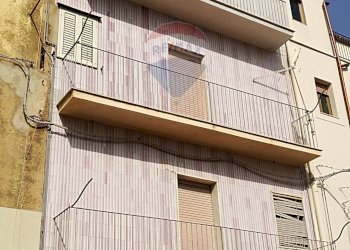 Edificio all\'aperto - Quadrilocale via mauro
 
1, Caltagirone - foto 1