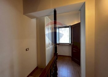 Hall / corridoio - Three-room apartment Via Marchese
 
21, Vieste - photo 11