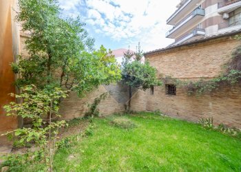 Giardino - Casa semi indipendente Via Sant'Eligio
 
22, Chieti - foto 11