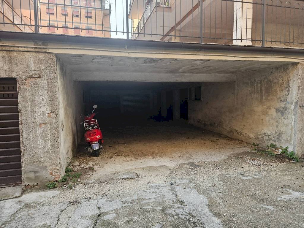 Ingresso - Warehouse via delle Orchidee, Rieti - photo 1