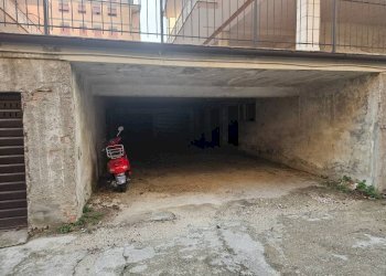 Ingresso - Magazzino via delle Orchidee, Rieti - foto 1