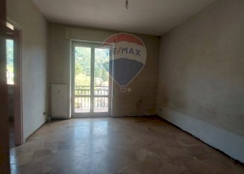 Soggiorno con balcone - Trilocale Via Battaglia San Martino
 
62, Cuveglio - foto 9