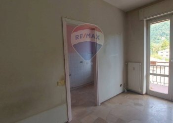 Soggiorno con balcone - Trilocale Via Battaglia San Martino
 
62, Cuveglio - foto 8