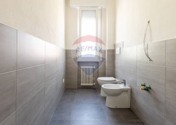 Bagno - Three-room apartment Via Giovanni Antonio Da Pordenone
 
22, Piacenza - photo 10